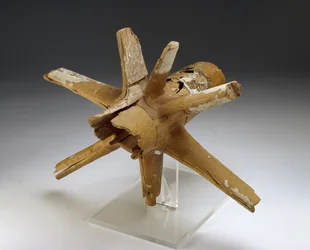 Nav og eiker av vognhjul (alm- og tamarix-tre med gips- og råskinnbinding)