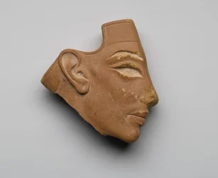 Innleggsprofilhode, fra Tell el-Amarna, New Kingdom, ca. 1353-36 f.Kr. (rød kvartsitt)