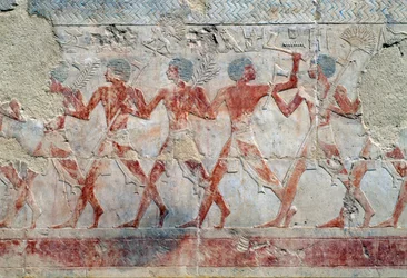 Prosesjonsscene, østveggen, øvre gårdsplass, Hatshepsuts likhustempel, Deir el-Bahari, Thebansk nekropolis (UNESCOs verdensarvliste)