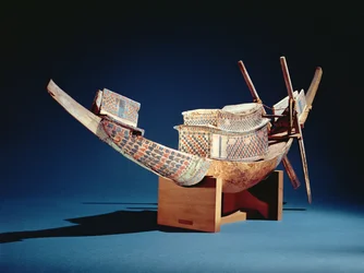 Redusert modell av en båt fra Tomb of Tutankhamun, New Kingdom, ca. 1347-37 f.Kr. (tre)