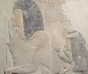 Relieff som viser Imenmes og Dejat, foreldrene til general Imeneminet, fra en grav i Memphis, New Kingdom, ca. 1336-1295 f.Kr. (malt kalkstein)