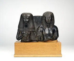Statuett av militæroffiseren Huy og kona Nay, Songstress of Amun, New Kingdom (steatitt)
