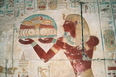 Egypt, Abydos, farao Seti I#39;s tempel, Osiris-kapellet, malt relieff som viser offerbærer