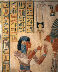 Egypt, Luxor, antikkens Theben, Dronningenes dal. Graven til Amon Khopechef, sønn av Ramses II, prins, holder flabellum (vifte)