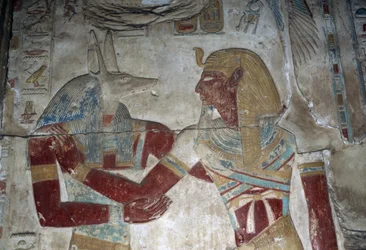Malet relieff som viser farao og guden Anubis, Osiris#39; kapell, Seti I#39;s tempel