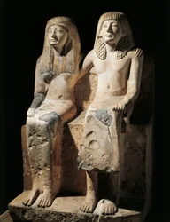 Statuargruppe som representerer skriveren Pendua og hans kone Nefertari (kalkstein) fant Deir el-Medina, Egypt
