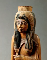 Trestatue av Ahmes Nefertari, kone til Amenhotep I, fra Deir el-Medina, detalj, bysten, Det nye riket, 19. dynasti