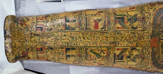 Detalj av omslaget til mumien til Nesyamun, muligens funnet i Deir El-Bahri, New Kingdom, ca. 1100 f.Kr. (malt tre)