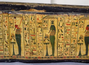 Detalj av den ytre kistebunnen til mumien til Nesyamun, muligens funnet i Deir El-Bahri, New Kingdom, ca. 1100 f.Kr. (malt tre)