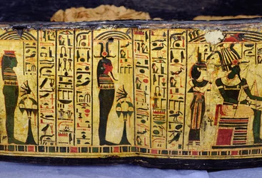 Detalj av den ytre kistebunnen til mumien til Nesyamun, muligens funnet i Deir El-Bahri, New Kingdom, ca. 1100 f.Kr. (malt tre)