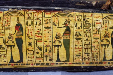 Detalj av den ytre kistebunnen til mumien til Nesyamun, muligens funnet i Deir El-Bahri, New Kingdom, ca. 1100 f.Kr. (malt tre)