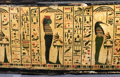 Detalj av den ytre kistebunnen til mumien til Nesyamun, muligens funnet i Deir El-Bahri, New Kingdom, ca. 1100 f.Kr. (malt tre)