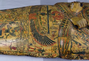Detalj av det ytre kistelokket til mumien til Nesyamun, muligens funnet i Deir El-Bahri, New Kingdom, ca. 1100 f.Kr. (malt tre)