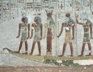 Relieff som viser Khnum i en begravelsesbark som går gjennom underverdenen, fra graven til Ramesses III (ca. 1184-1153 f.Kr.) New Kingdom (malt kalkstein)