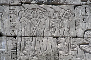 Relieff som viser nordlige fanger i slaget ved Ramses III, Medinets store tempel