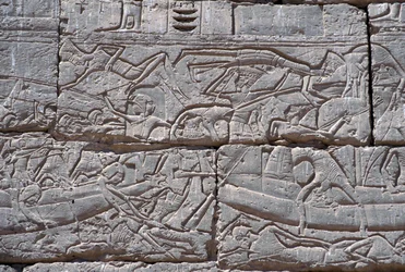 Sjøfolket, Sjøslaget ved Ramses III, Medinet Habu, stein fra 1195–64 f.Kr.