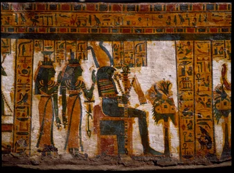 Egyptisk antikvitet: guddommene Isis og Nephtys som tilber Osiris. De har livets nøkler i form av et kors ansee (Ankh). Dekor av den antropoide sarkofagen til skriveren Butehamon, 21. dynasti (1085-935 f.Kr.). Museum of Egypt i Torino (Tori