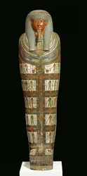 Mummikartonnasje av Nespanetjerepenere, muligens fra Theben, tredje mellomperiode (malt lin eller papyrus blandet med gips) (for detaljer se 104180)