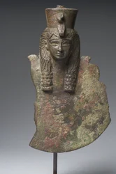 Aegis of Isis, sen dynastisk periode (bronse)
