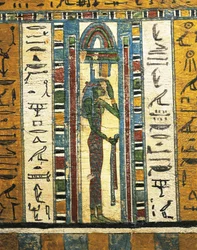 Pusset og malt trepanel som viser gudinnen Isis, fra Sarcophagus of Usai, Theben