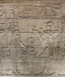 Relieffer i den indre helligdommen, Philae-tempelet, Aswan, Egypt