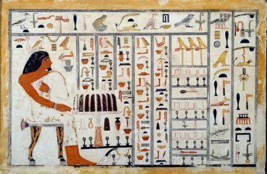 Egyptisk antikvitet: kalksteinstele av prins Oupemnefret. Han er administrator for de kongelige skriftlærde. 4. Berkeley-dynastiet, Phoebe Hearst Museum