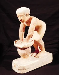 Modell av en mann som lager øl, fra Saqqara, Old Kingdom