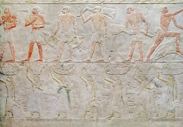 Relieff som viser mennesker som bærer matoffer, fra Akhethoteps mastaba, Det gamle riket, ca. 2400 f.Kr.