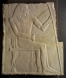 Relieff av Nyankhnesut sittende, fra Saqqara, ca. 2311-2281 f.Kr.