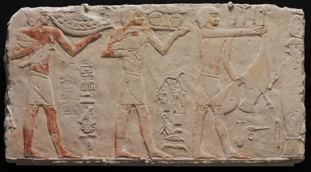 Relieff av tre offerbærere, fra Saqqara, ca. 2311-2281 f.Kr.