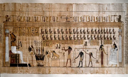 Egyptisk antikvitet: veiing av sjeler (psykostase). Papyrus av en dødebok. Torino, egyptisk museum - Det gamle Egypt: veiing av sjelene (psykostasi). Papyrus fra de dødes bok. Egyptisk museum, Torino, Italia