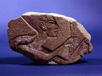 Avlastningshode for Nefertiti, fra Abadaya-graven B86 (stein)