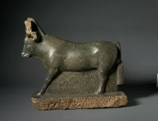Apis Bull, 400–100 f.Kr. (serpentinitt)