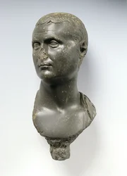 Byste av en romersk adelsmann, sies å være Mark Anthony (c.82-30BC), muligens fra Alexandria, Egypt, 50 BC - AD 50 (skifer)