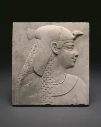 Relieffplakett som viser en dronning eller gudinne, ptolemaisk periode