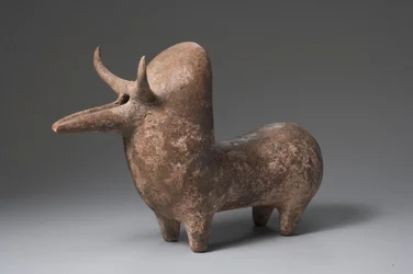 Amlash rhyton i form av en zebu okse (terrakotta)