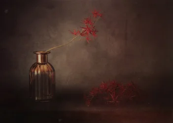 Stilleben med røde blomster