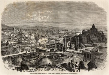Utsikt over Tiflis, eller Tbilisi, tegning av Théorond, for å illustrere herr Moynets reise i 1858 til Svartehavet og Det kaspiske hav. Gravering i «Le Tour du monde, nouveau journal des voyages», Paris
