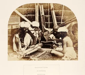 Carpenters, Hindoos, Madras, fra The People of India, av J. Forbes Watson, utgitt 1868 (albumtrykk)