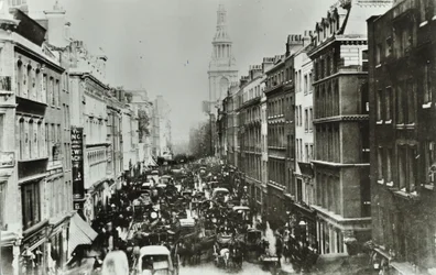 Cheapside, med utsikt østover til Bow Church, City of London, 1880