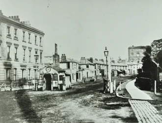 Kilburn Toll Gate i sørenden av Kilburn High Road ved veikrysset til Kilburn Priory, Camden Libraries, 1875