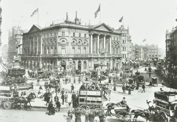 London Pavilion, Piccadilly Circus, Westminster LB: ser østover, 1895