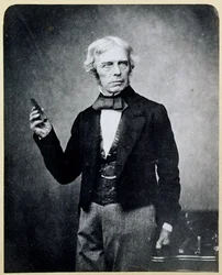 Michael Faraday (1791–1867) holder en stangmagnet, av Maull og Polyblank