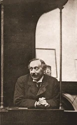 Herbert Gladstone i vitneboksen under rettssaken mot Emmeline Pankhurst og andre