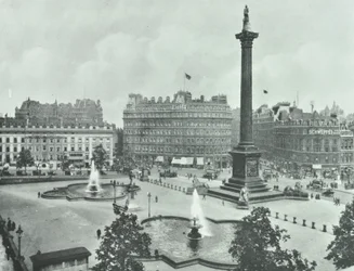 Nelsons Column, Trafalgar Square, Westminster LB: med utsikt mot sørøst, 1895