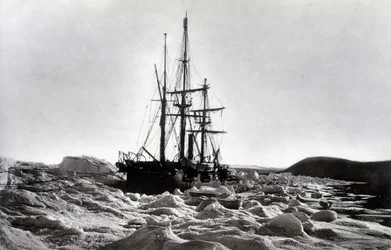 Nordpolen:"" Alert"" nappet nær cape Beechey, Robeson-kanalen - i "" Fortelling om en reise til Polarsee under 1875-76", G.S. Nares, red. London