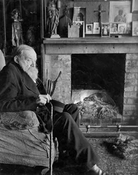 Portrett av Hilaire Belloc, hjemme hos ham, Kings Land, Shipley, West Sussex