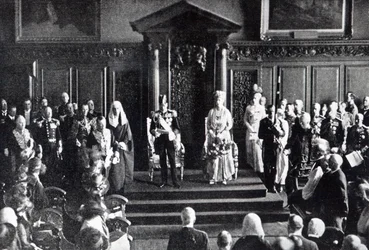 Kongen appellerer om fred til folket i Irland i rådhuset, illustrasjon fra 'The Queen', 2. juli 1921