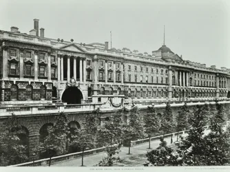Victoria Embankment, Westminster LB: Somerset House, høyde til Victoria Embankment, 1896