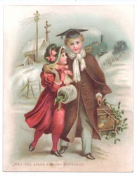 Et viktoriansk julekort av en gutt som har på seg en mørtelplate med armen rundt en jente som går gjennom snøen, ca. 1880 (farge litho)